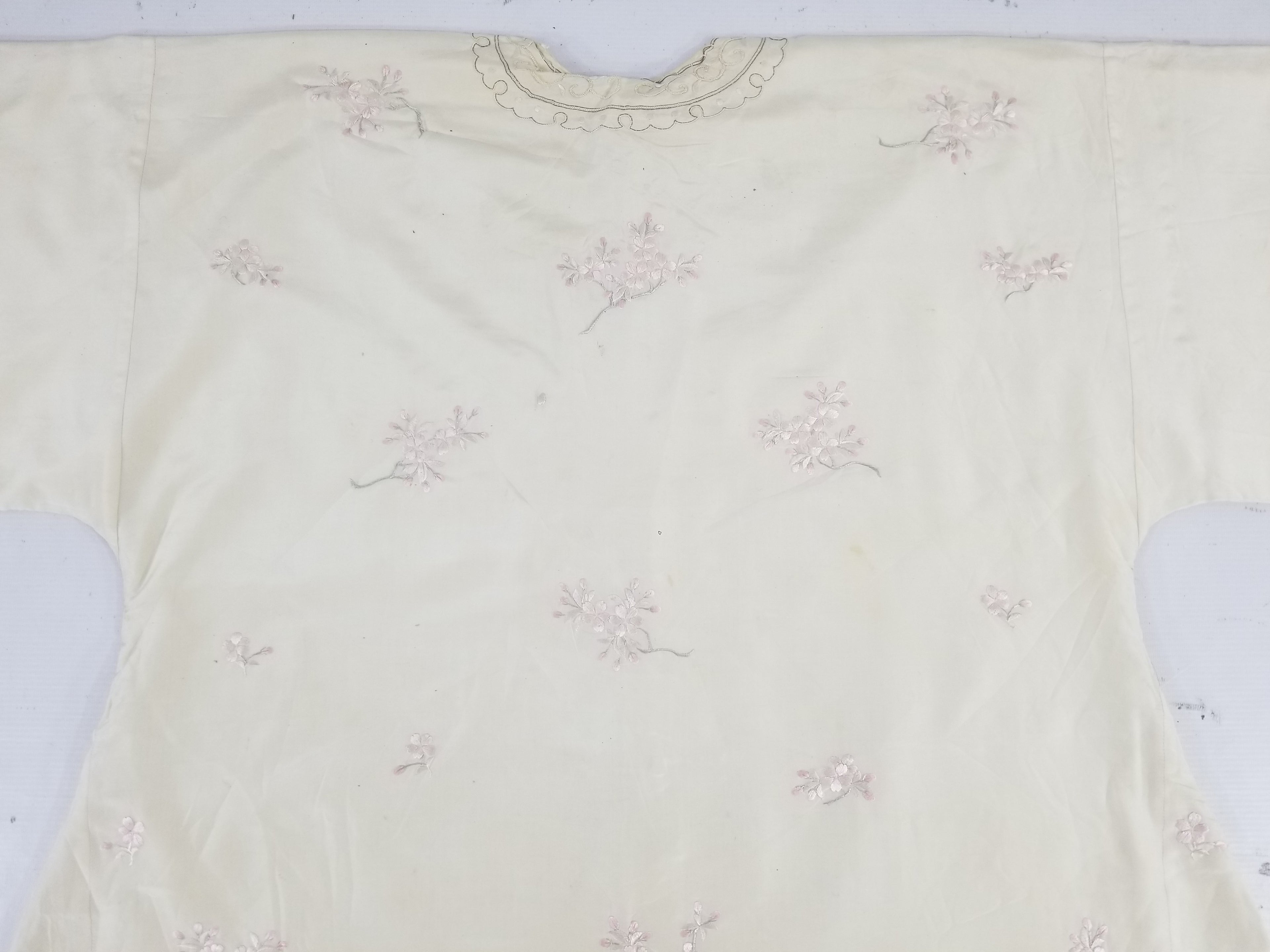 Vintage Japanese Floral Embroidered Frog Closures Silk Jacket