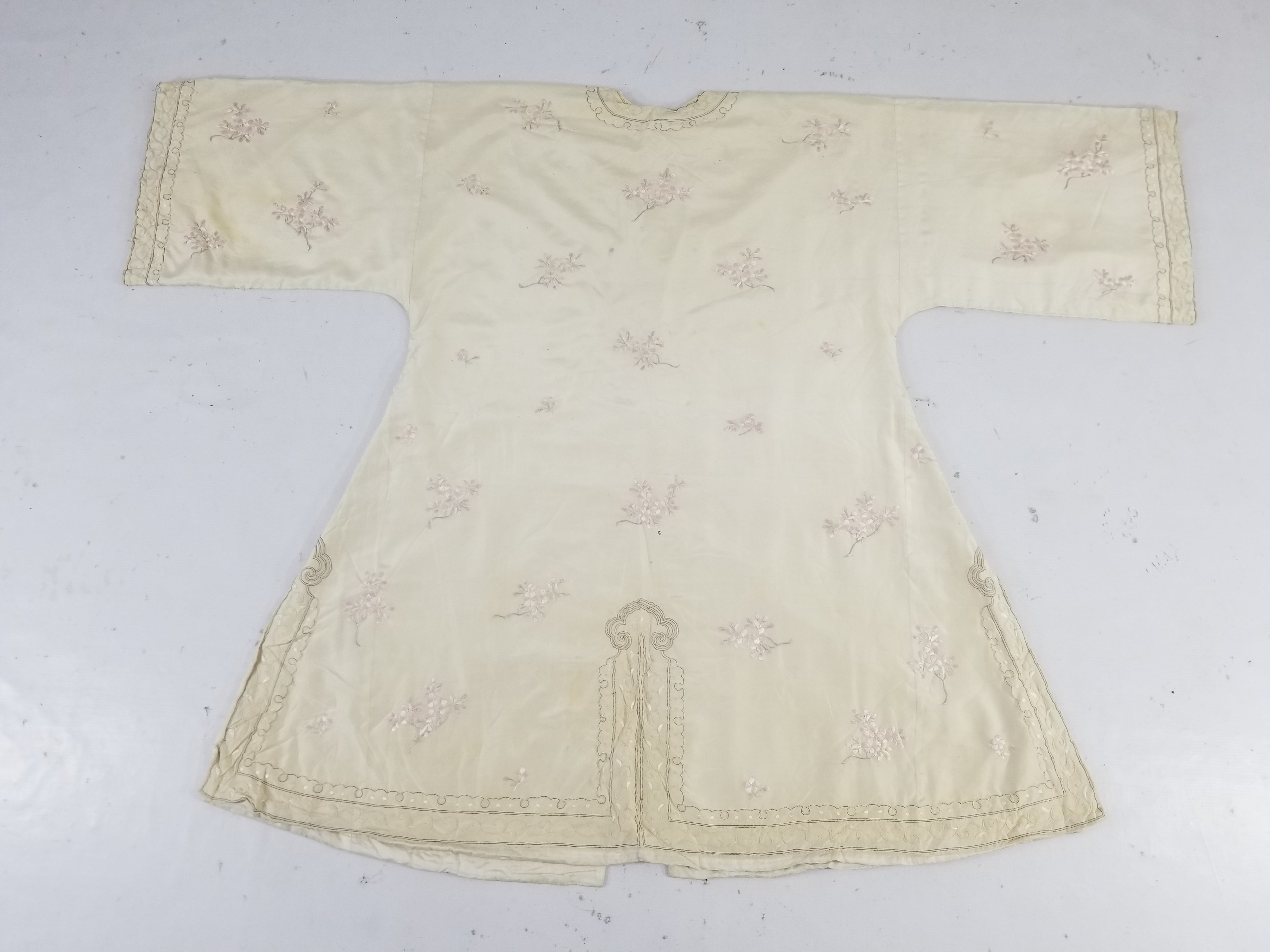 Vintage Japanese Floral Embroidered Frog Closures Silk Jacket