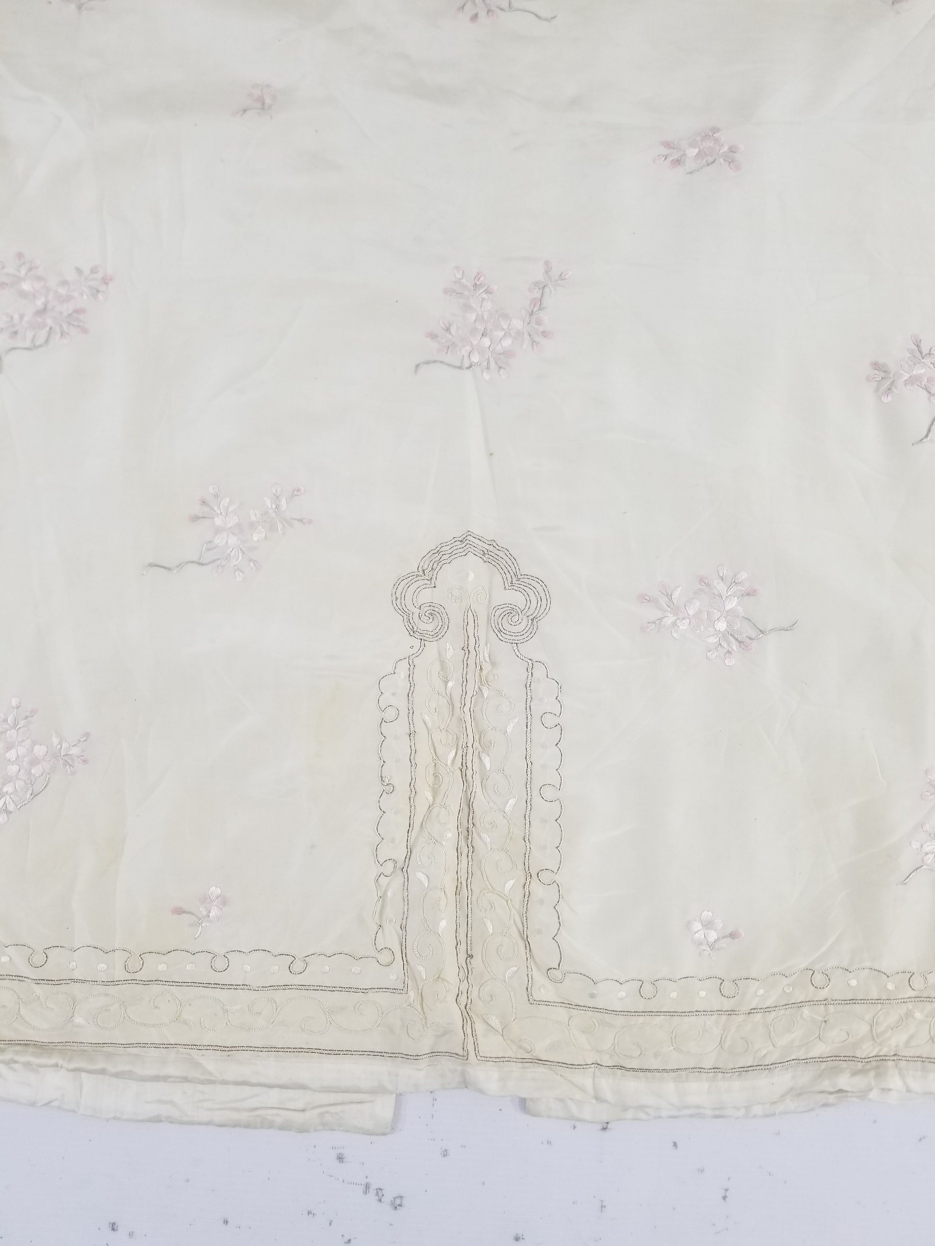 Vintage Japanese Floral Embroidered Frog Closures Silk Jacket