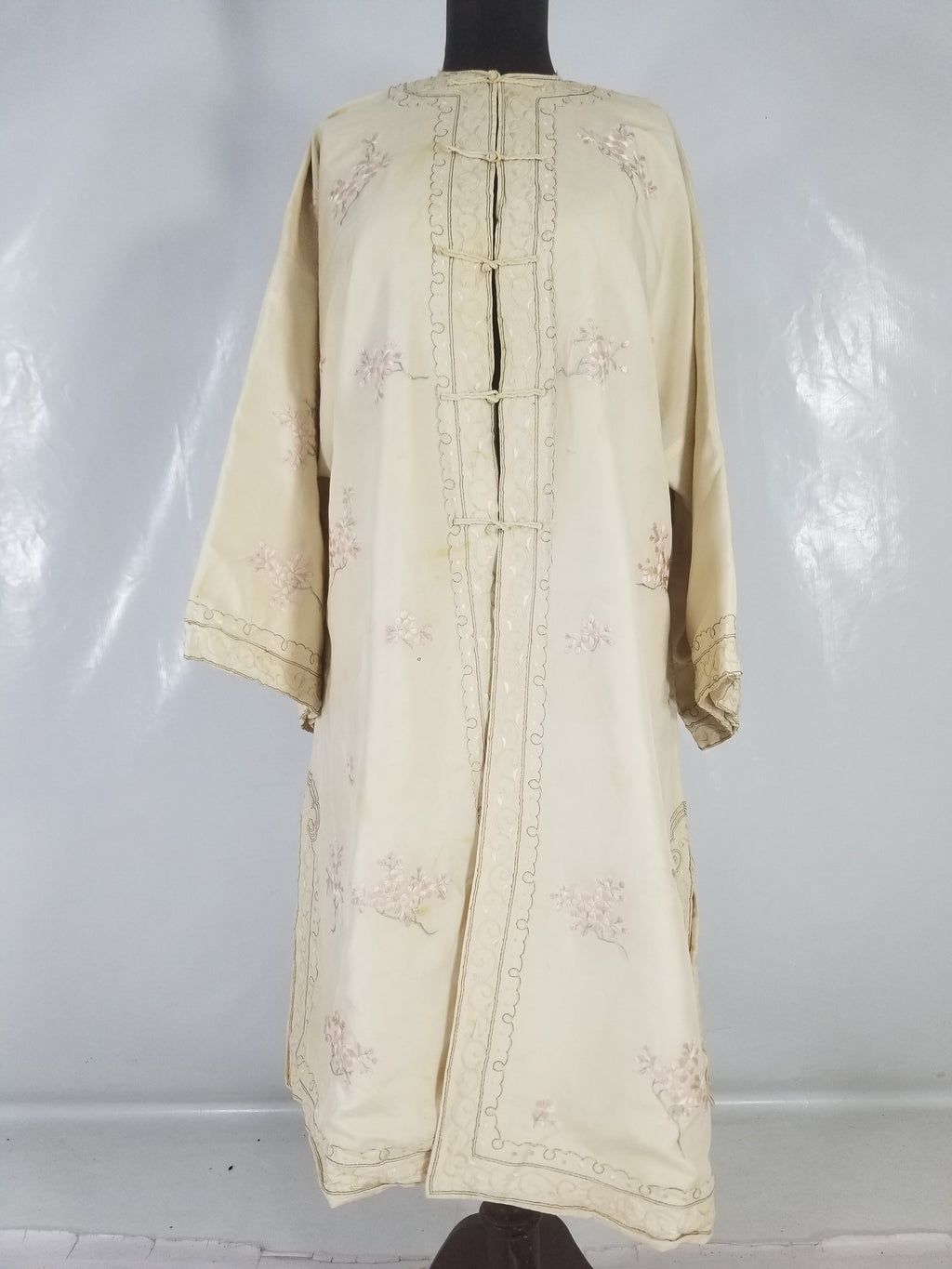 Vintage Japanese Floral Embroidered Frog Closures Silk Jacket