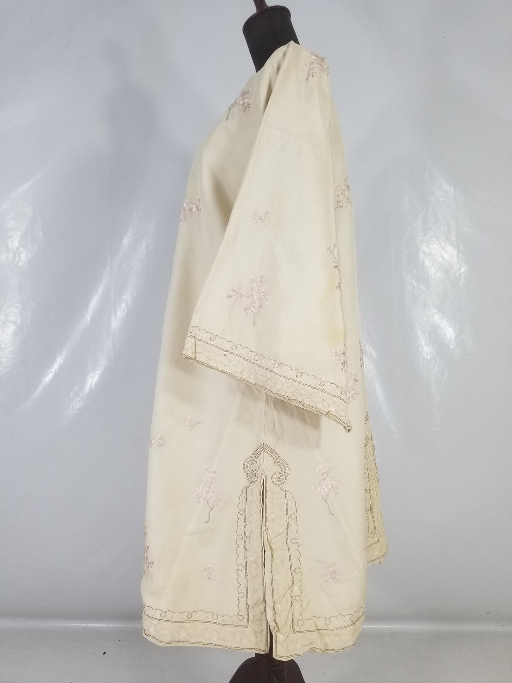 Vintage Japanese Floral Embroidered Frog Closures Silk Jacket