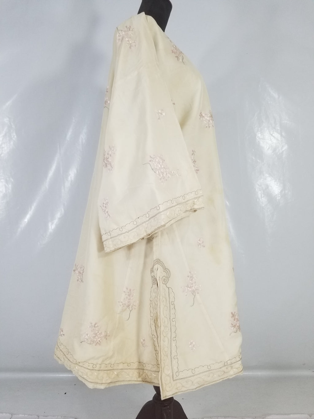 Vintage Japanese Floral Embroidered Frog Closures Silk Jacket