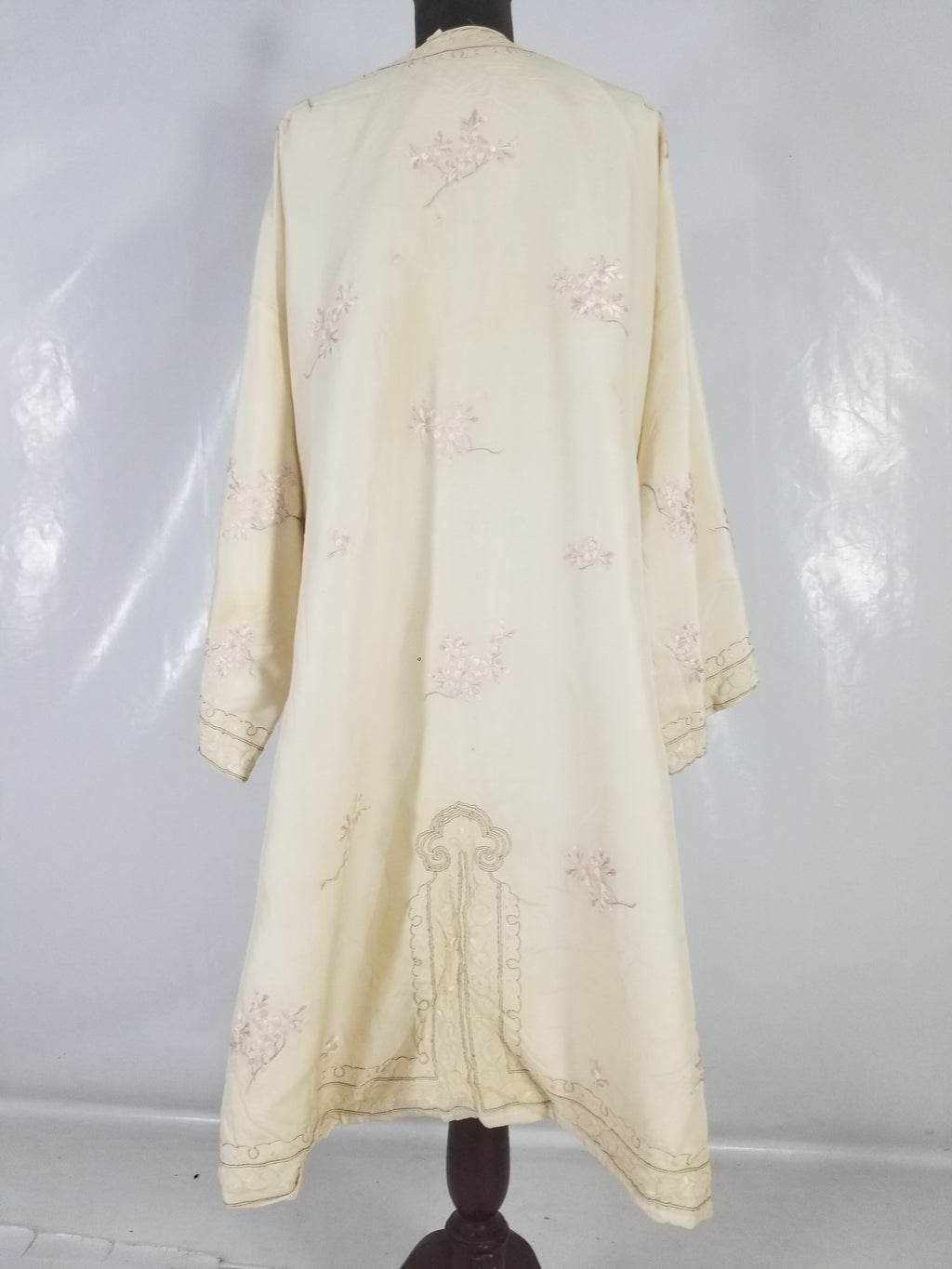 Vintage Japanese Floral Embroidered Frog Closures Silk Jacket