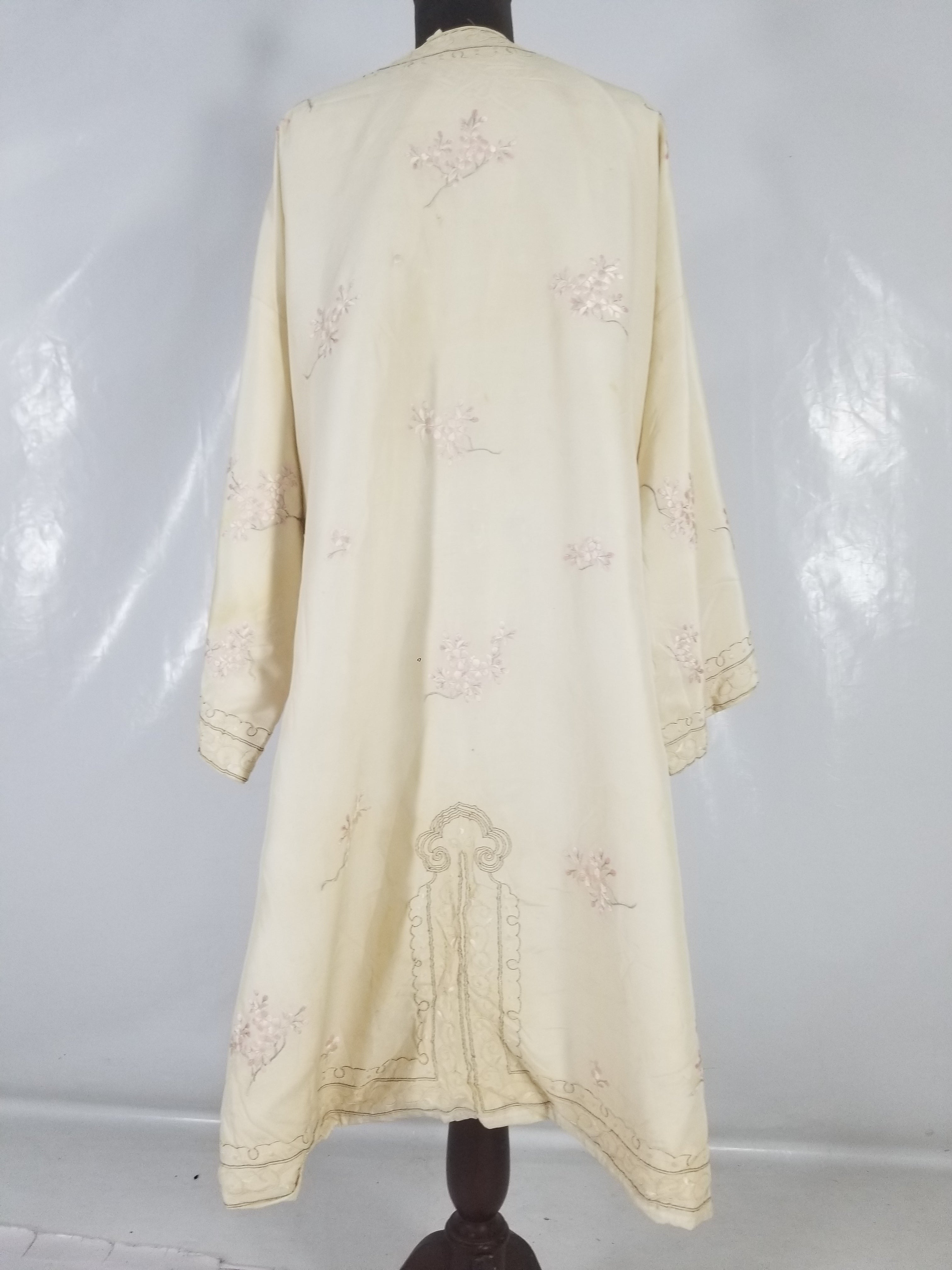 Vintage Japanese Floral Embroidered Frog Closures Silk Jacket