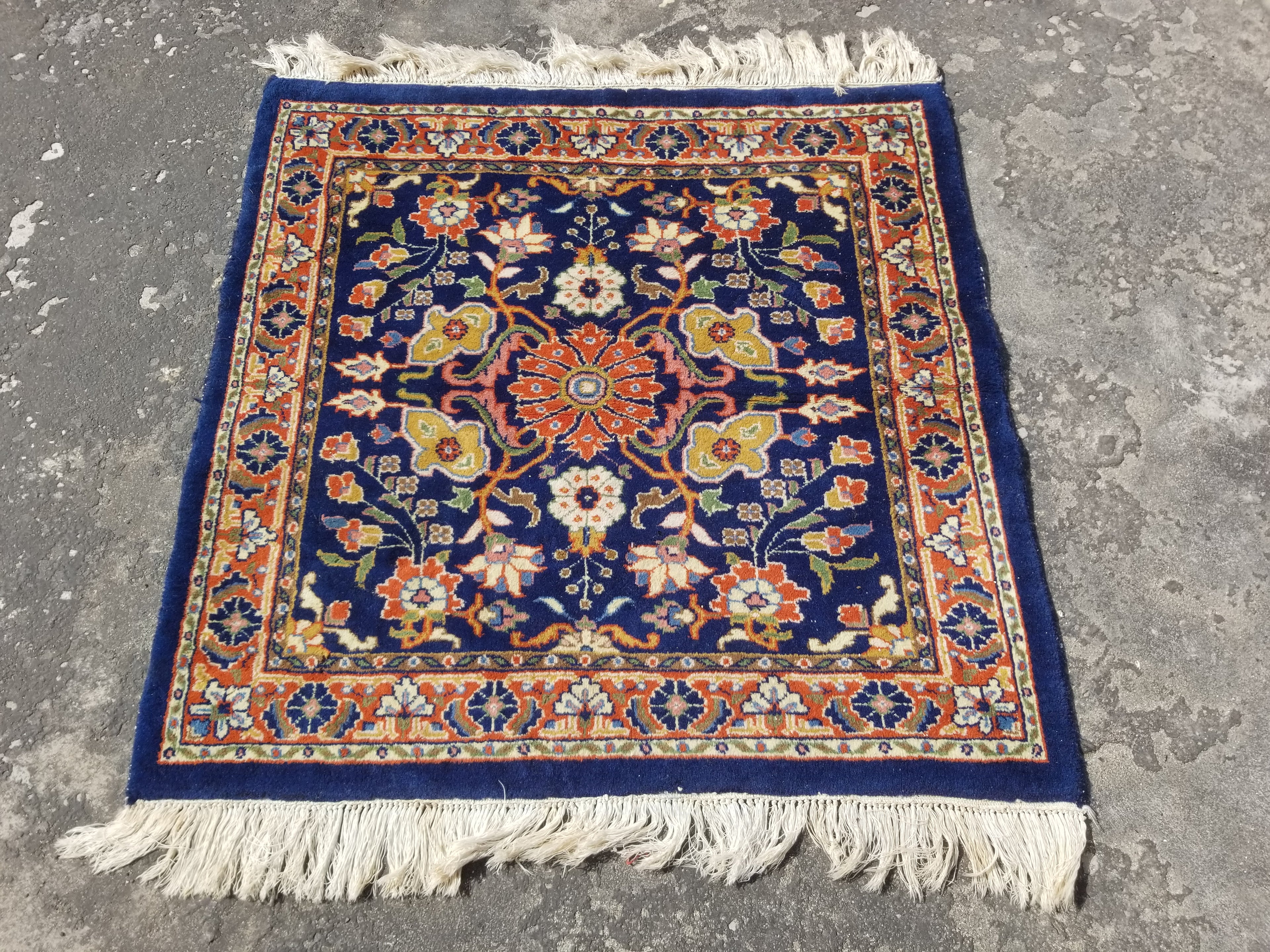 Vintage Traditional Handmade Kashan Floral Medallion Multicolor Wool Rug 93x92cm