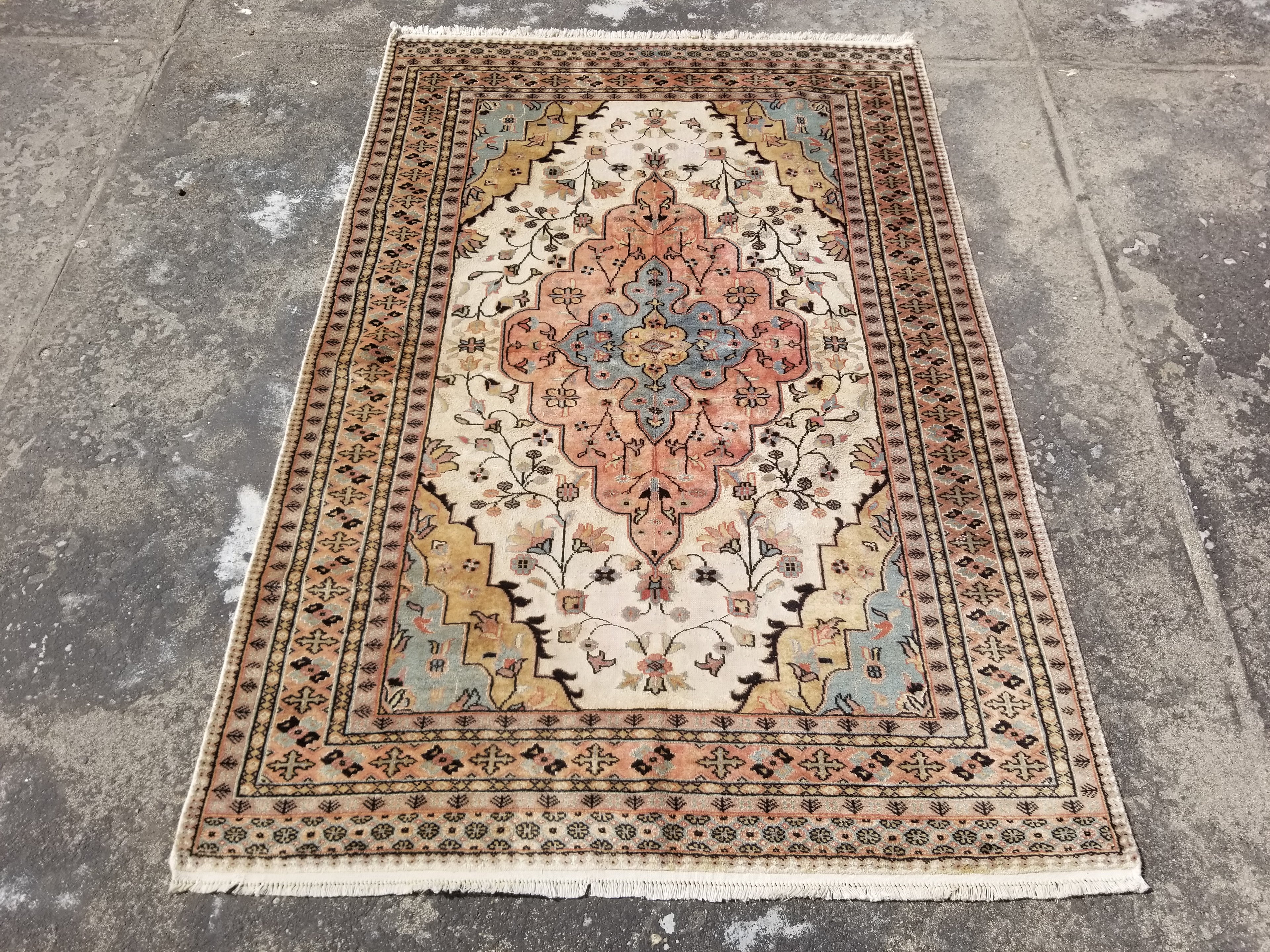 Vintage Traditional Handmade Herati Wool Multicolor Rug 197x135cm