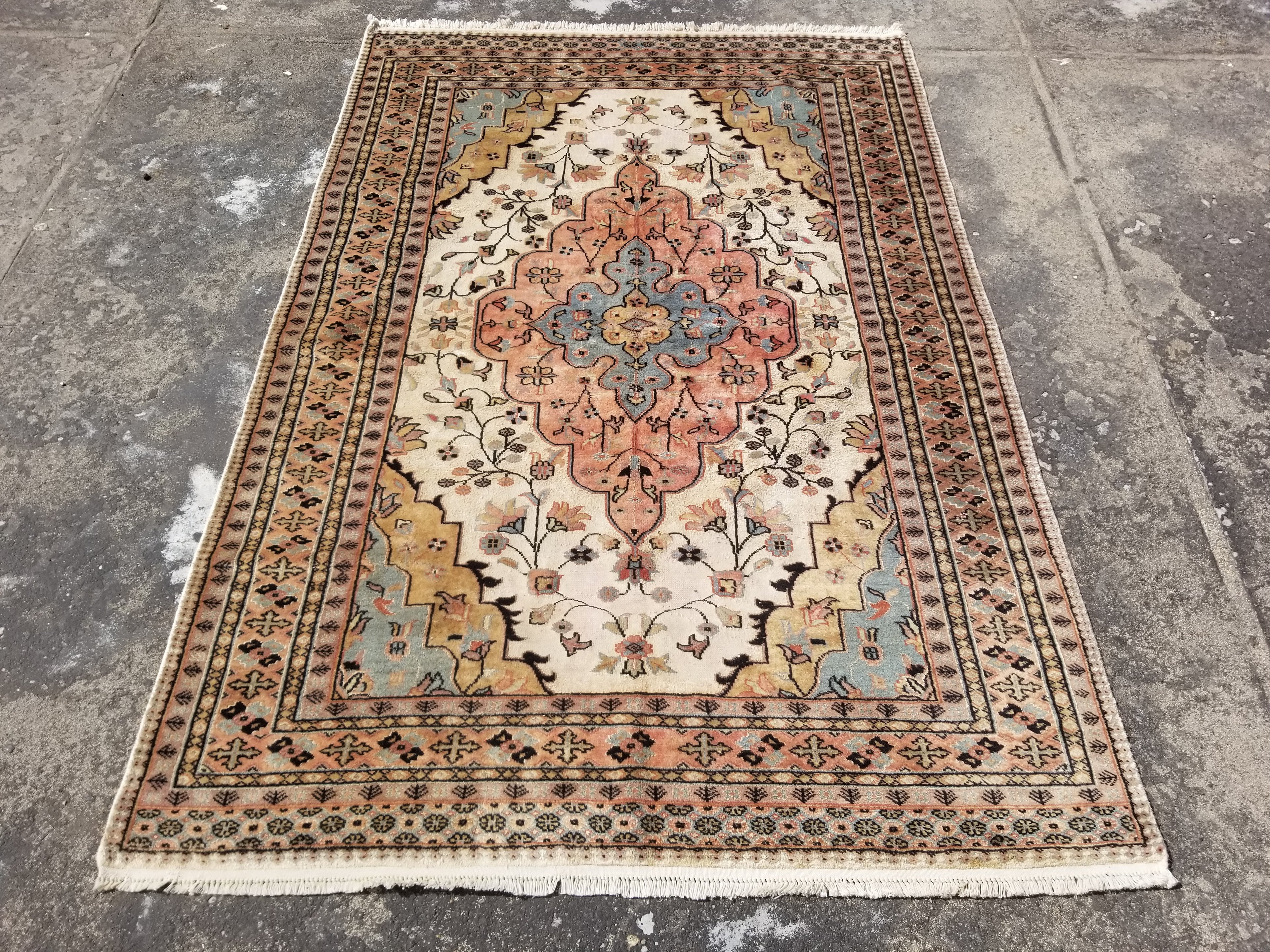 Vintage Traditional Handmade Herati Wool Multicolor Rug 197x135cm